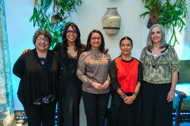 De izquierda a derecha, los señores Fátima Portorreal, Clarissa Carmona, Soraya
Lara, Soraya Franco y Yanira Lara.