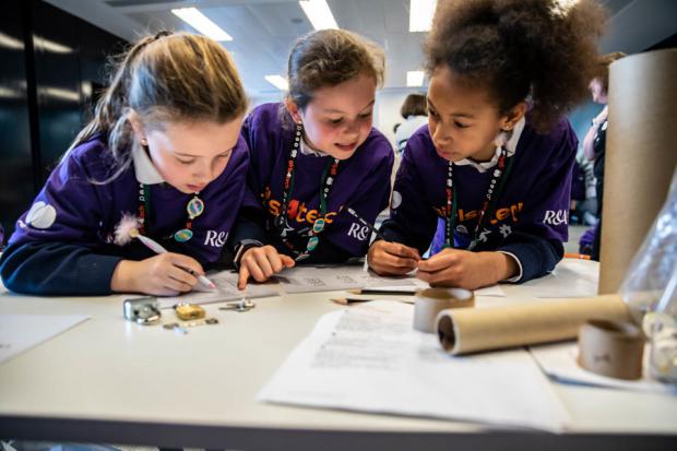 Mastercard y Discovery Education se unen para empoderar a las niñas con Girls4Tech