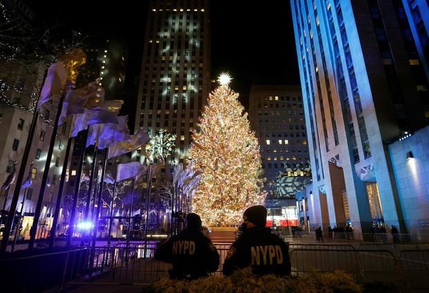 El árbol de Navidad del Rockefeller Center se ilumina en Nueva York, EE.UU., el evento se realizó el 2 de diciembre de 2020.