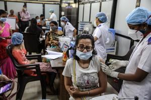 La India bate un nuevo récord de vacunación en plena bajada de casos de covid