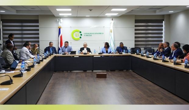 Mesa donde participaron los bloques encabezados por el Partido de la Liberación Dominicana, PLD y el Partido Revolucionario Moderno, PRM, así como diversos actores empresariales y sociales.