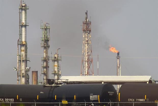 Vista general de una refinería de petróleo, en la ciudad de Tula, en el estado de Hidalgo, México.