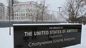 EE.UU. mueve su embajada en Ucrania por temor a un ataque ruso 