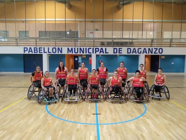 Las 12 jugadoras de la selección femenina de baloncesto en silla de ruedas que representará a España en los Juegos Paralímpicos de Tokio.