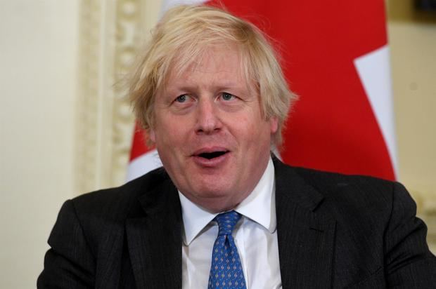 El primer ministro británico, Boris Johnson, dedica este año su mensaje navideño a la nación a rendir tributo a los trabajadores sanitarios que afrontan la oleada de infecciones de coronavirus durante el periodo festiv.