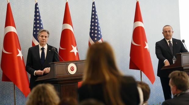 El secretario de Estado de EE. UU., Antony Blinken, y su homólogo turco, Mevlut Cavusoglu.