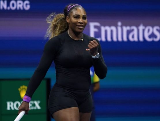 Serena Williams regresó al juego y obtuvo su primera victoria.