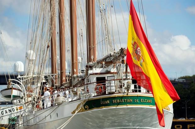 El Buque Escuela de la Armada española Juan Sebastián Elcano fue registrado este domingo, tras atracar en el puerto Don Diego, en Santo Domingo.