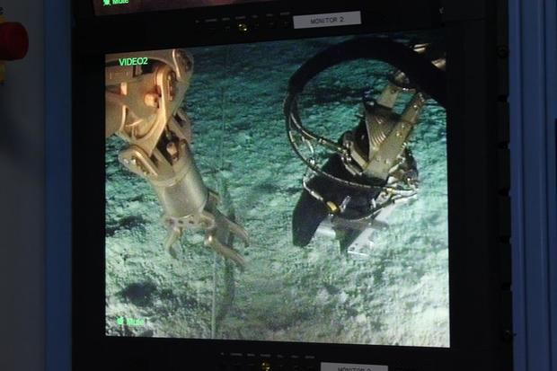 Fotografía de febrero de 2014 cedida por la Organización del Tratado de Prohibición Completa de Ensayos Nucleares (OTPCE) donde se muestra una pantalla donde se aprecia a un robot submarino mientras ajusta los cables de un hidrófono frente a las costas de Chile.