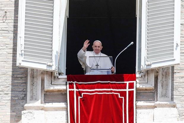 El papa Francisco muestra su cercanía con los enfermos de coronavirus.
