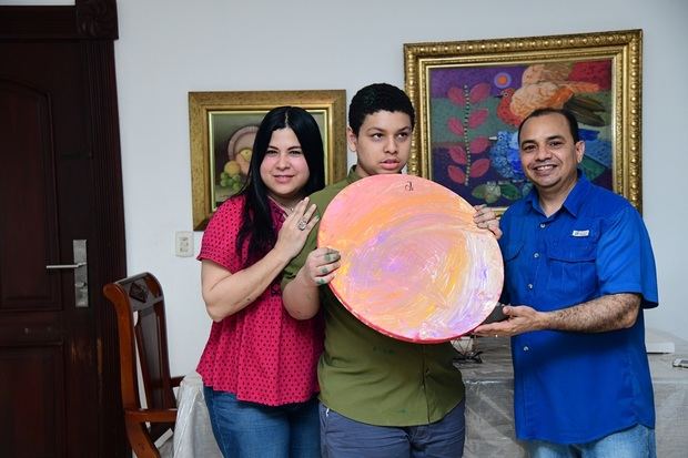 Fernando Gabriel con sus padres Iranna Flaviá Luciano y Fernando Quiroz.