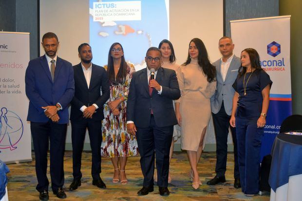 Amaurys García, Isidro de León, Edwina Luna, Luis E. Suazo, Rossy Taveras, Cristina Ramos, Cosme Villamán y Yajaira Franco