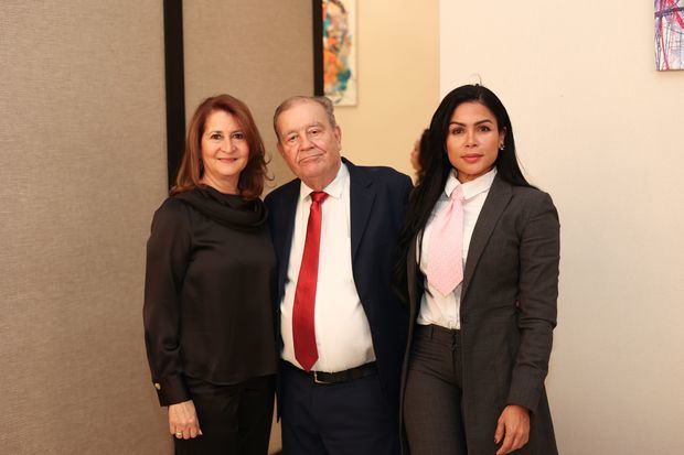 En conmemoración del Día Internacional de la Mujer, el AC Hotel Santiago de los Caballeros by Marriott®, inauguró la exposición “Time is Money”,