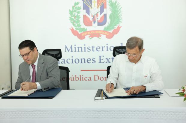 La Cancillería y Aduanas firman acuerdo para potenciar las exportaciones