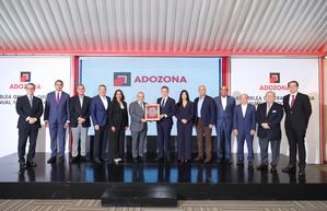 Adozona reconoce al ministro Víctor Bisonó por su compromiso con el sector de las zonas francas