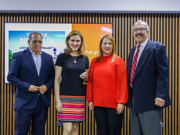 Gabriel Atiles Bidó, Mónica Gutiérrez, Raysa Astacio y José G. Guerrero Sánchez.