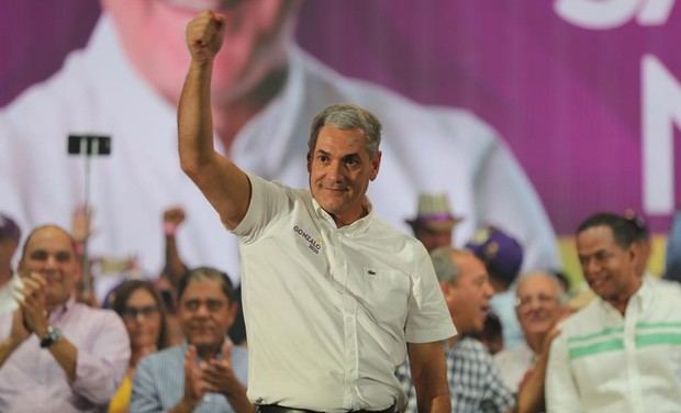 El PRD decide respaldar a Gonzalo Castillo como candidato presidencial.