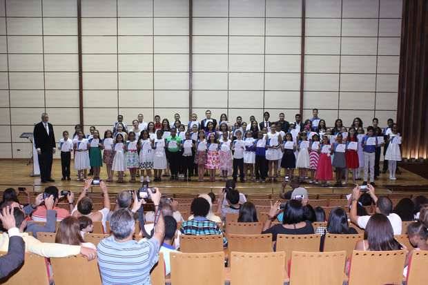 Coro de Niños y Jóvenes de Santo Domingo .