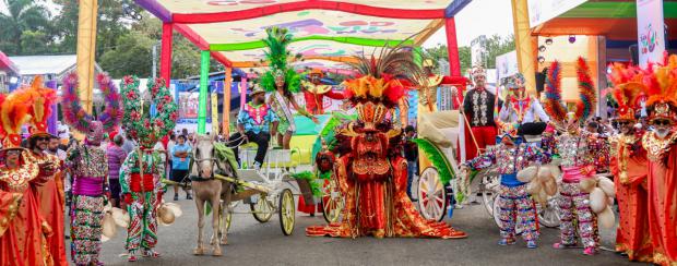 Carnaval de Santiago cierra con éxito rotundo su versión 2025