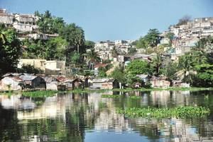 Abinader se compromete a limpiar las cañadas en la zona del río Ozama