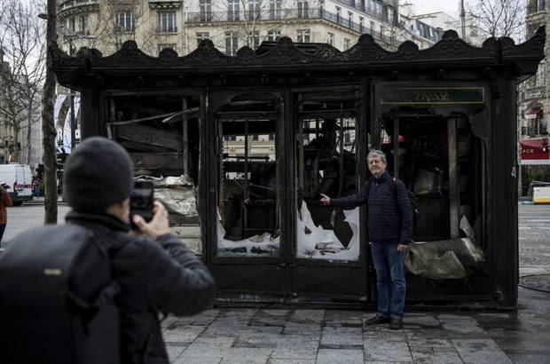 La violencia de las protestas fuerza al Gobierno francés a revisar su estrategia|