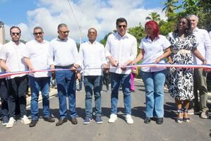 David Collado entrega obra en Arroyo Barril y deja iniciadas otras en Santa Bárbara, Samaná