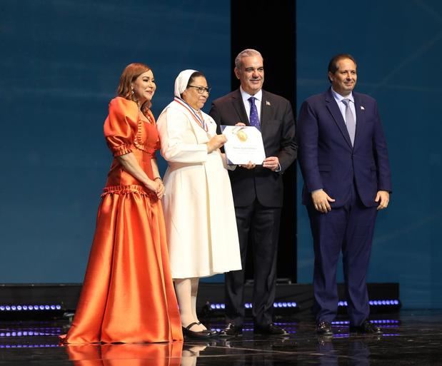 Sor María Ayala Adames, fue reconocida  en el sector de salud; 