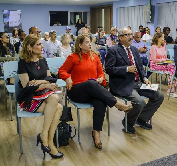 Vista de asistentes a la conferencia “El Palacio de Diego Colón: ¿Casa Fuerte o Casa Morada?”.