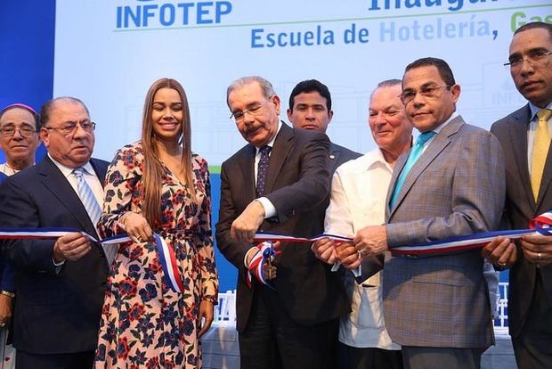 La inauguración contó con la presencia de la chef María Marte y el presidente Medina 