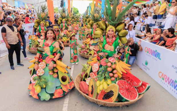 Félix Sánchez: Rey Momo del Carnaval de Punta Cana 2025