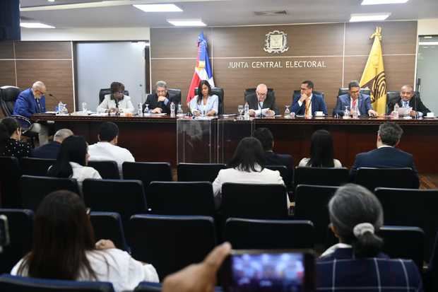 La JCE recibe propuestas de empresas que licitarán para nueva cédula identidad y electoral