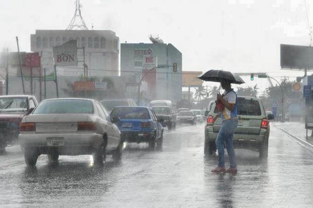 El COE coloca 9 provincias en alerta por lluvias asociadas a la depresión Eta.