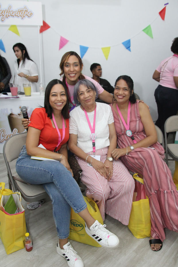 Madres e hijas disfrutan EL Recreo de Mamá.