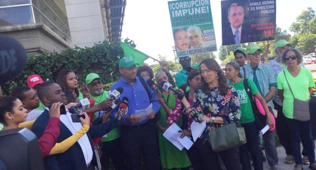 El movimiento Marcha Verde acudió hoy a la Procuraduría General de la República (PGR) para conocer el estado de varias denuncias de corrupción.