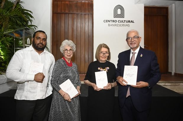 Mijail Peralta, Asia de Azar, Marianne de Tolentino y Wilson Rodríguez encabezan
la puesta en circulación del libro Aquiles Azar. El Poeta.