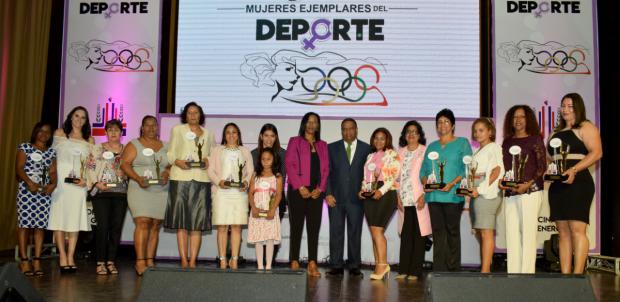 Homenaje a las atletas dominicanas