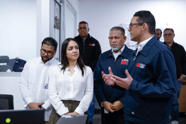 Ministra de Interior y Policía explora innovaciones del Sistema 911 en Santo Domingo