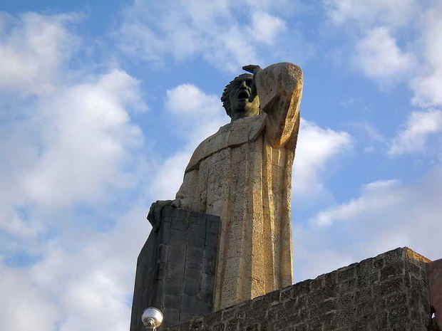 Monumento Fray Antonio de Montesinos.