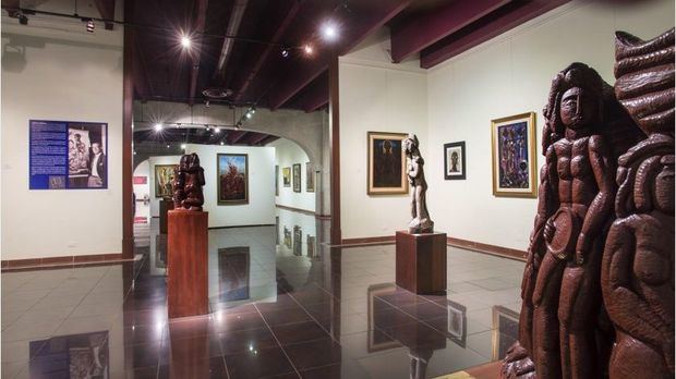 El Museo Bellapart de Santo Domingo exhibe desde este miércoles una recopilación de trabajos pictóricos de varios artistas españoles que salieron de su país tras la Guerra Civil (1936-1939), exposición que se presenta con motivo de conmemorarse este 2019 los 80 años de ese éxodo.
