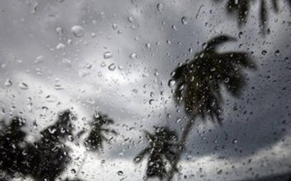 Activa onda tropical y vaguada mantiene en alerta a varias provincias.