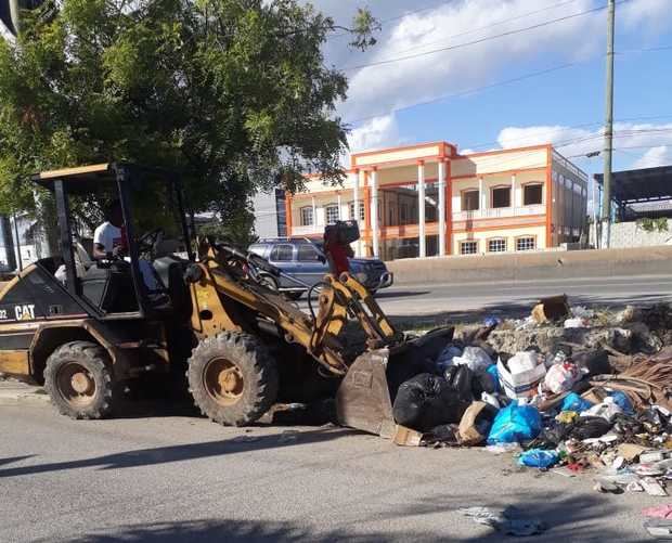 Ayuntamiento Municipal de Boca Chica elimina miles de toneladas de desechos sólidos.