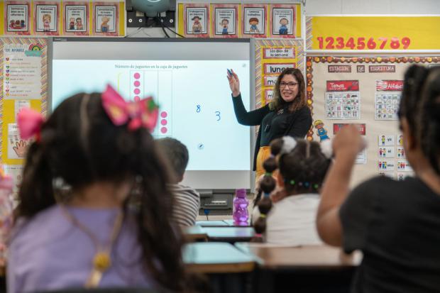 Docentes dominicanos podrán dar clases en preescolar, primaria y secundaria de EEUU
 