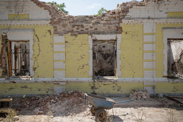 Foto tomada el 30 de mayo 2022 que muestra el museo dedicado al filósofo Hryhoriy Skovoroda, destruido por un misil ruso en Skorodynovka, Ucrania.