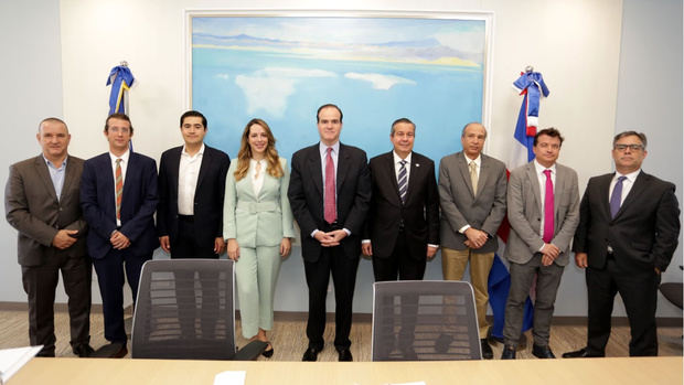 El Gobierno dominicano y el BID acuerdan trabajar juntos en el cierre técnico de vertedero de Duquesa.