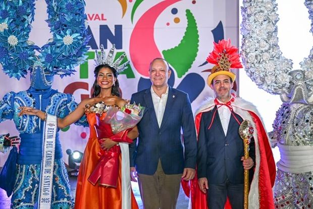 Samantha Dispré y Carlos Eduardo Iglesias Rodríguez son coronados como Reyes del Carnaval de Santiago 2025