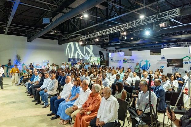 Público participante en la ponencia del director general del IDAC, Igor Rodríguez, durante el Tercer Foro Empresarial Puerto Plata 2025.