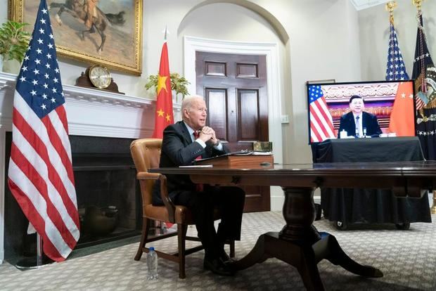 El presidente de EE.UU., Joe Biden, durante una reunión virtual con su homólogo de China, Xi Jinping, en una fotografía de archivo.
