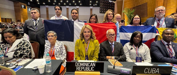 En el centro MIlagros Germán, ministra de Cultura.