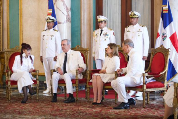 Presidente Abinader recibe cartas credenciales de siete nuevos embajadores