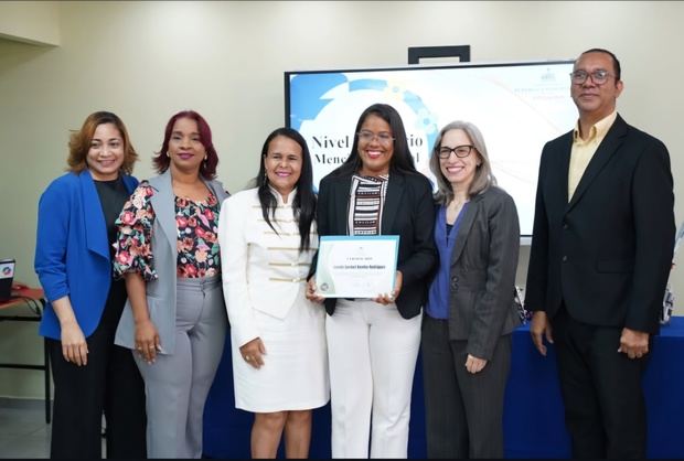 Ministerio de Educación realiza acto de Premiación sobre ¨Presentación de Buenas Prácticas Innovadoras con Tecnologías en Centros Educativos Públicos.